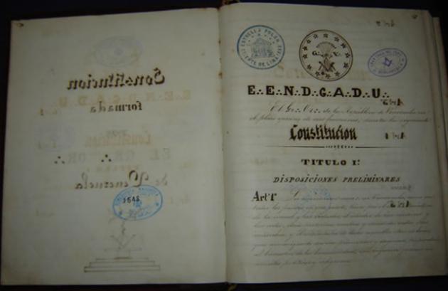 Un ejemplar de la Constitución de la Gran Logia de Venezuela, fechada en 1842 E.·.V.·., todo el contenido esta escrito a mano