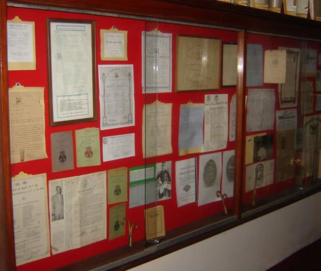 Sector del Archivo Histórico que conserva efectos personales y la mascarilla mortuoria del Q.·.H.·. Augusto B. Leguia, Presidente del Perú en varios periodos de Gobierno.