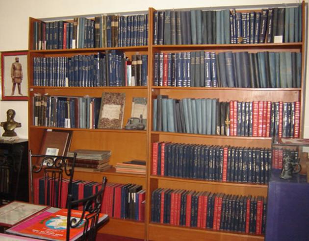 Colección de documentación histórica de las Logias integrantes de la Gran Logia del Perú, muchos de ellos datan de los inicios de la República.