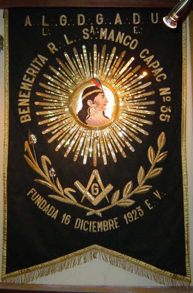 Estandarte de la R.·.L.·.S.·. Manco Cápac N° 35, fundada el 16 de diciembre de 1923 E.·.V.·. en Homenaje al mitico fundador de la cultura Inca, Incario o Incanato