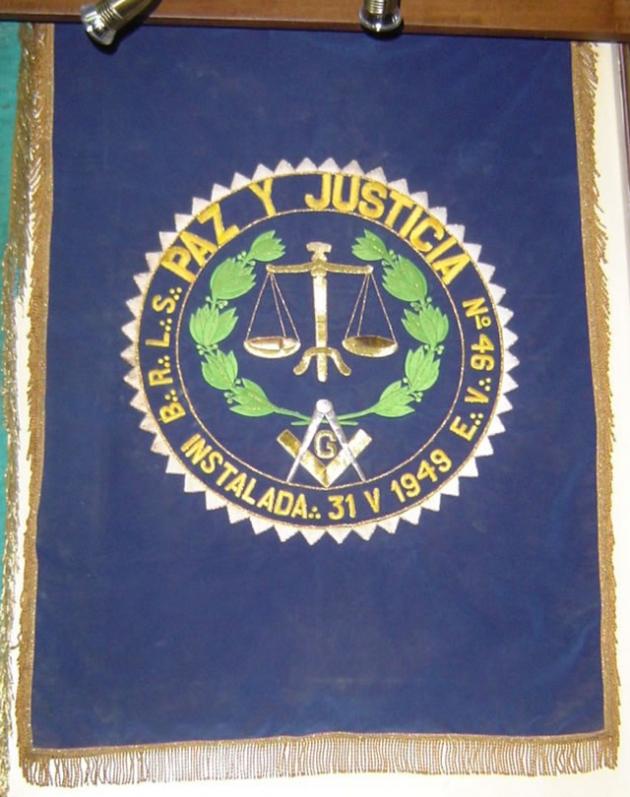 Estandarte de la R.·.L.·.S.·. Paz y Justicia N° 46, Instalada el 31 de mayo de 1949 E.·.V.·.