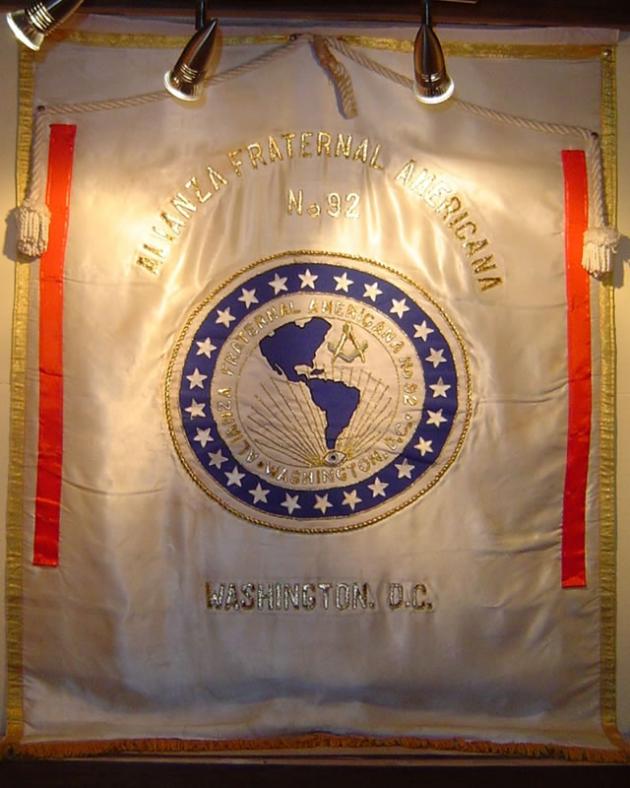 Primer Estandarte de Alianza Fraternal Americana, Lodge N° 92, perteneciente a la Gran Logia del Distrito de Columbia, Or.·. de los EE.UU. de América.