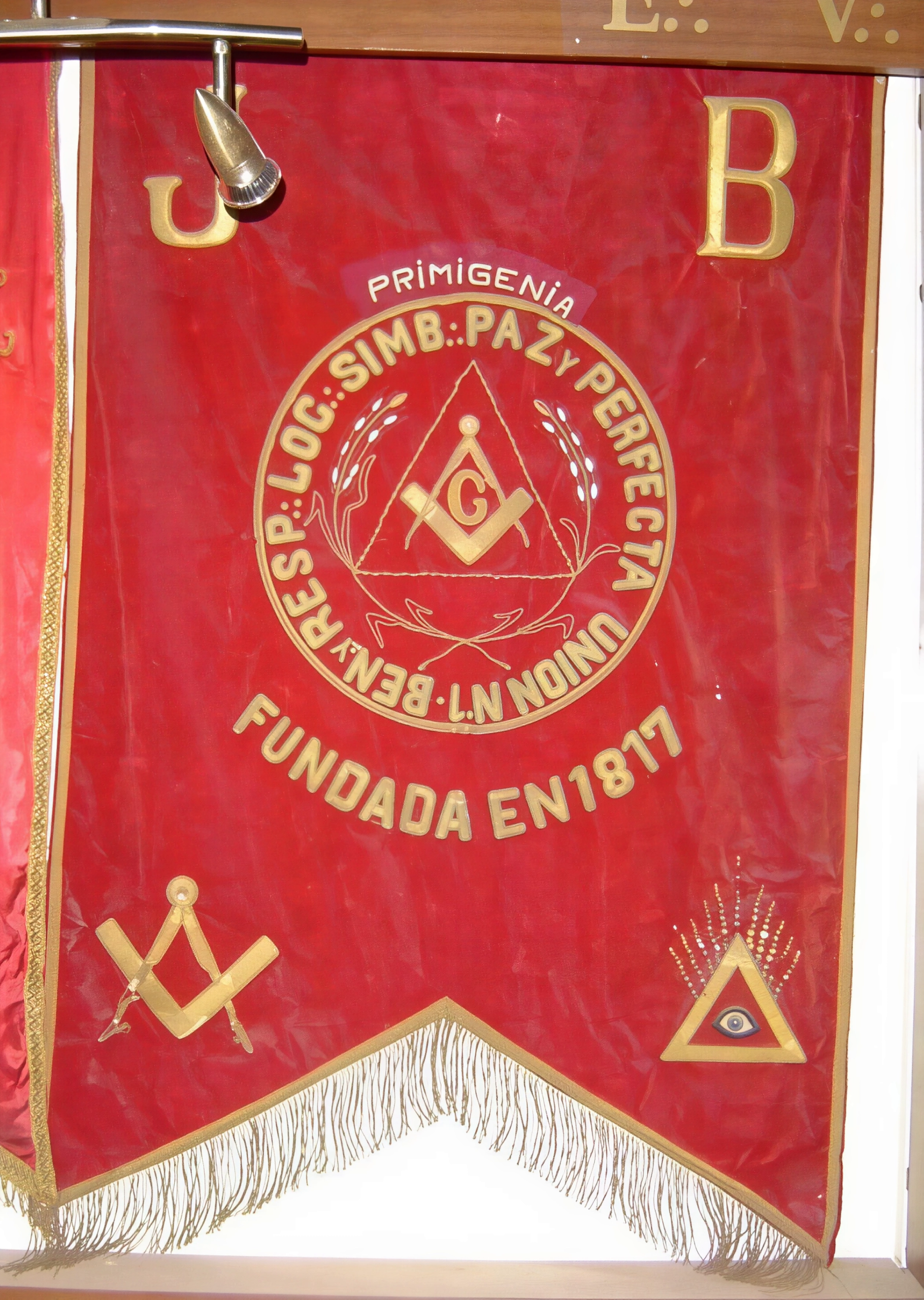 Anverso y reverso del Gran Estandarte de la Gran Logia del Perú, que se luciera por primera vez el 25 de marzo de 1882 E.·.V.·.