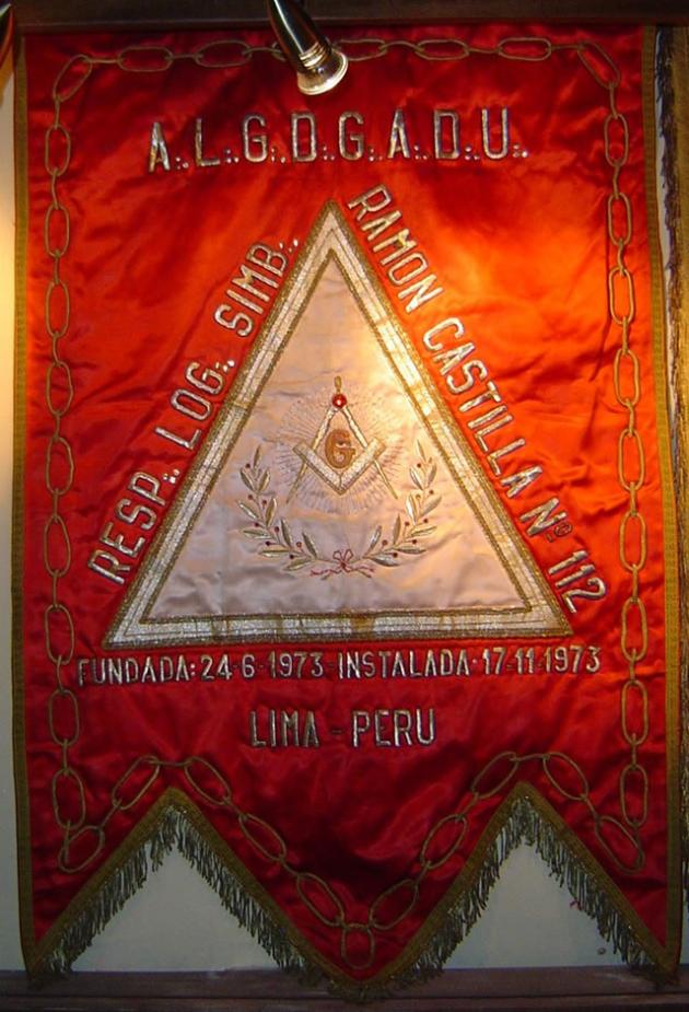 Estandarte de la R.·.L.·.S.·. Ramón Castilla N° 112, fundad el 24 de junio de 1973 E.·.V.·. e Instalada el 17 de noviembre de 1973 E.·.V.·.