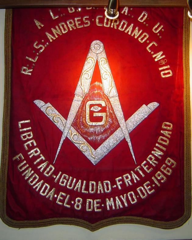Primer Estandarte de la Actual R.·.L.·.S.·. Andrés Cordano Cavagnaro N° 154, antes de su incorporación a la Gran Logia del Perú