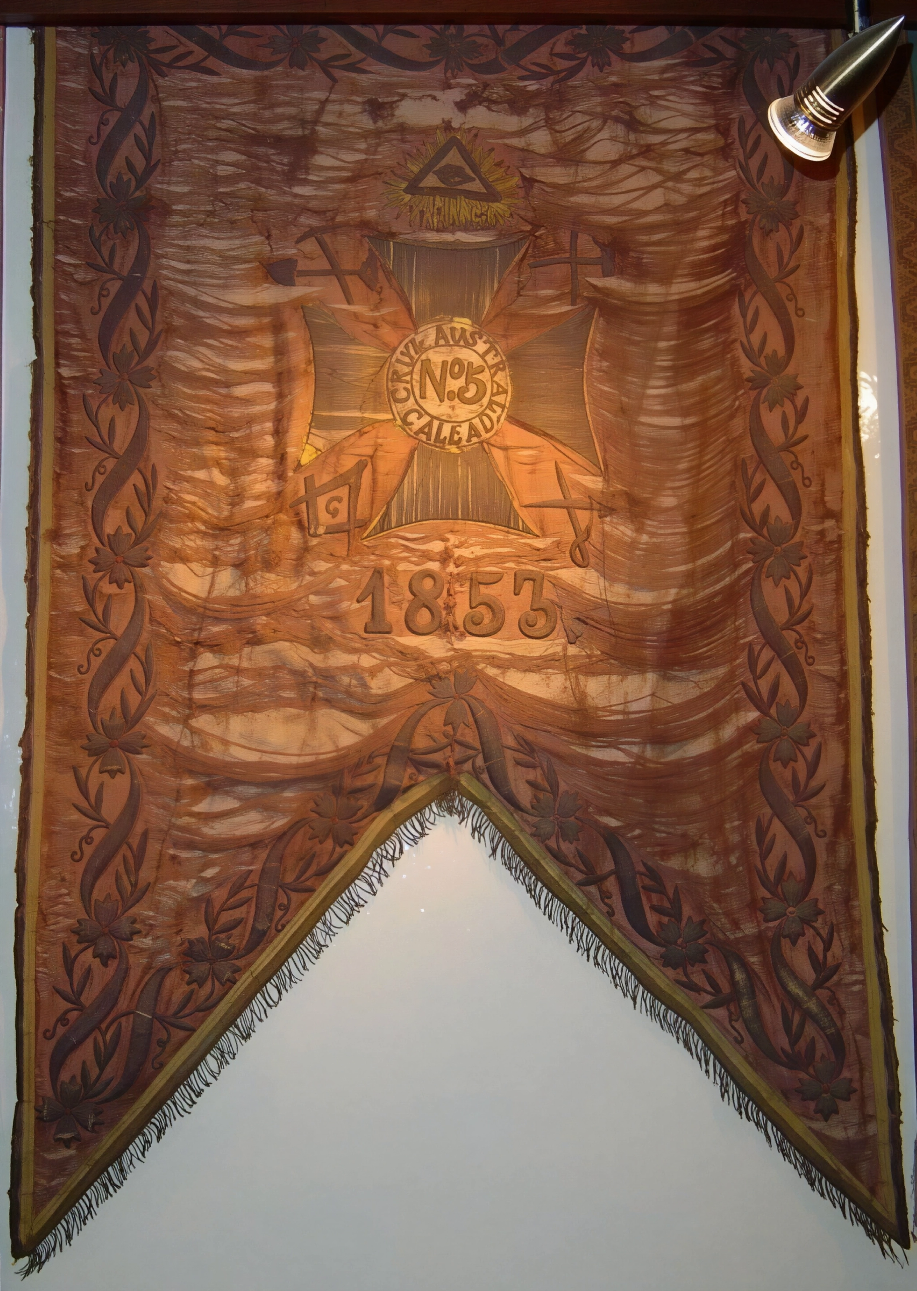 Estandarte de la R.·.L.·.S.·. Parthenon N° 4, fundada el 24 de julio de 1824 E.·.V.·.